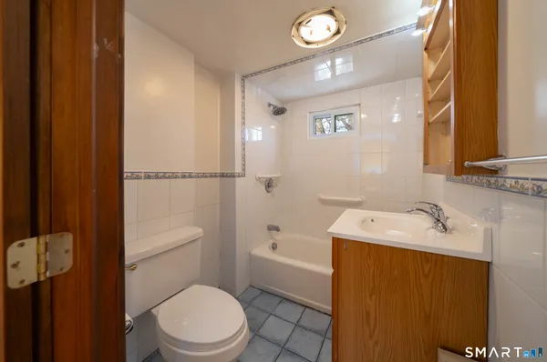 $1,800 | Meadow St Haven, Unit 1A, East Haven, CT 06512