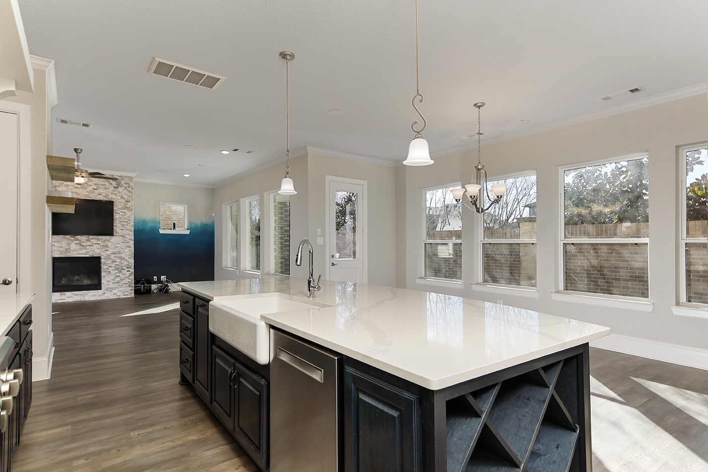 543 Kingston Lane Conroe, TX 77384 - Photo 13 of 33 a kitchen with a counter space cabinets and appliances