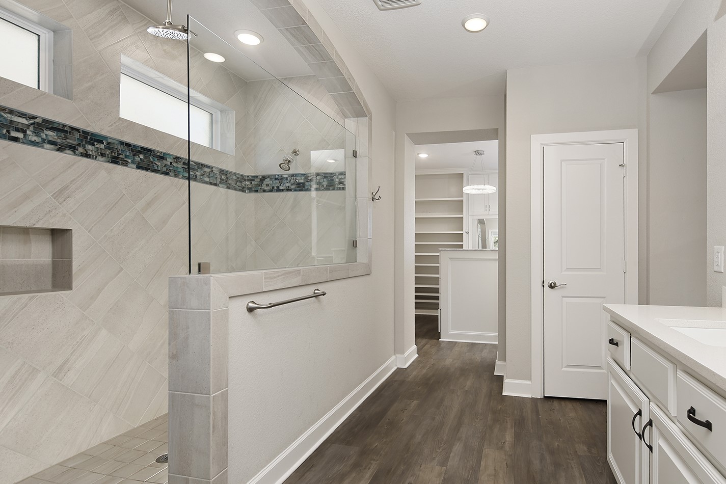 543 Kingston Lane Conroe, TX 77384 - Photo 20 of 33 a bathroom with a shower and a sink