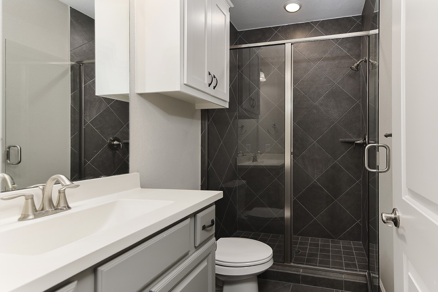 543 Kingston Lane Conroe, TX 77384 - Photo 26 of 33 a bathroom with a sink a toilet and shower