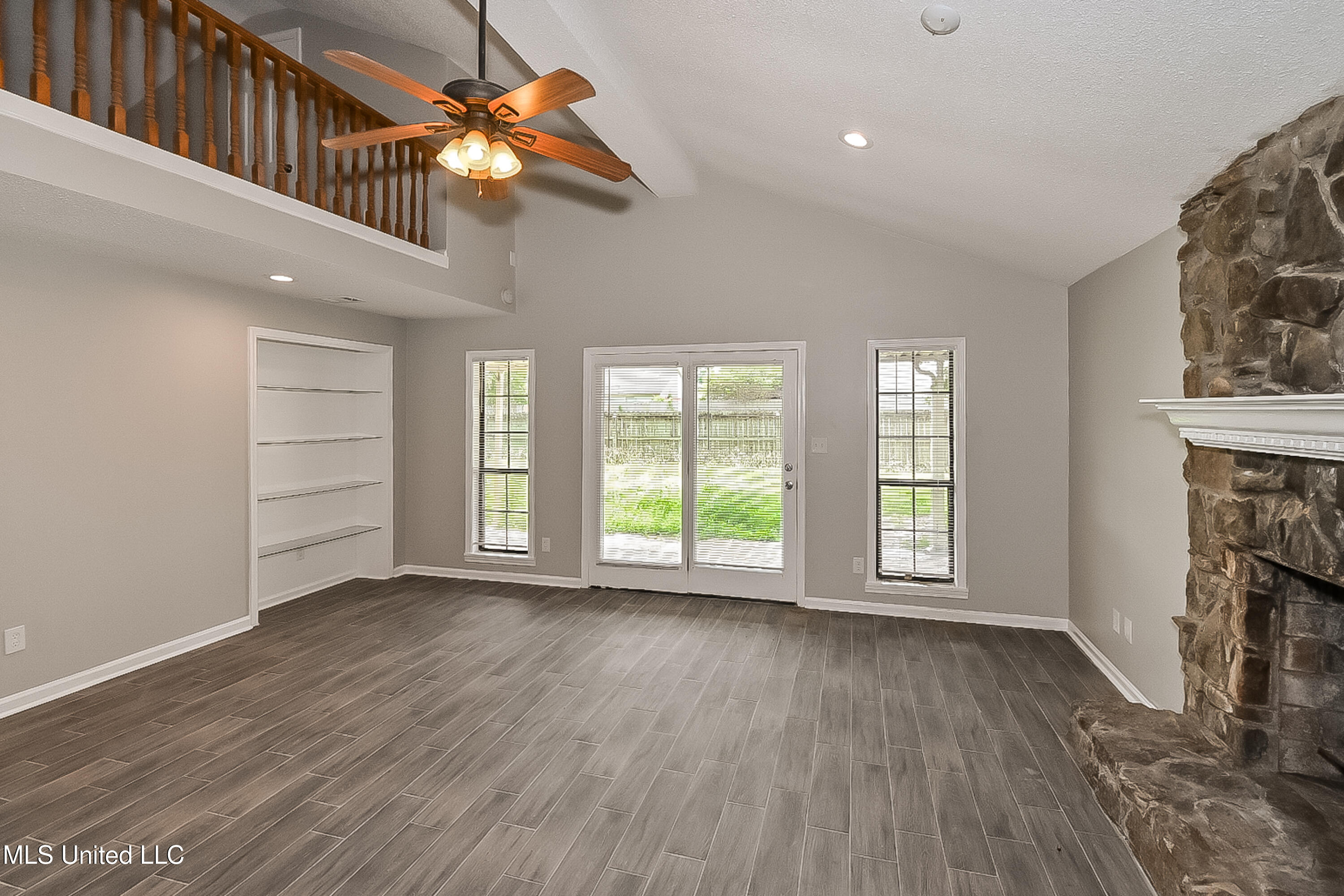 2895 Devon Circle Horn Lake, MS 38637 - Photo 2 of 15 003-photo-living-room-11346083