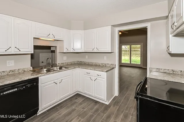 $1,665 | 2895 Devon Circle, Horn Lake, MS 38637