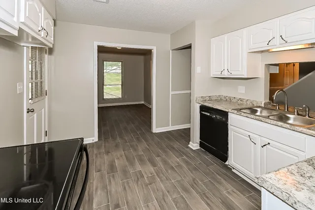 $1,665 | 2895 Devon Circle, Horn Lake, MS 38637