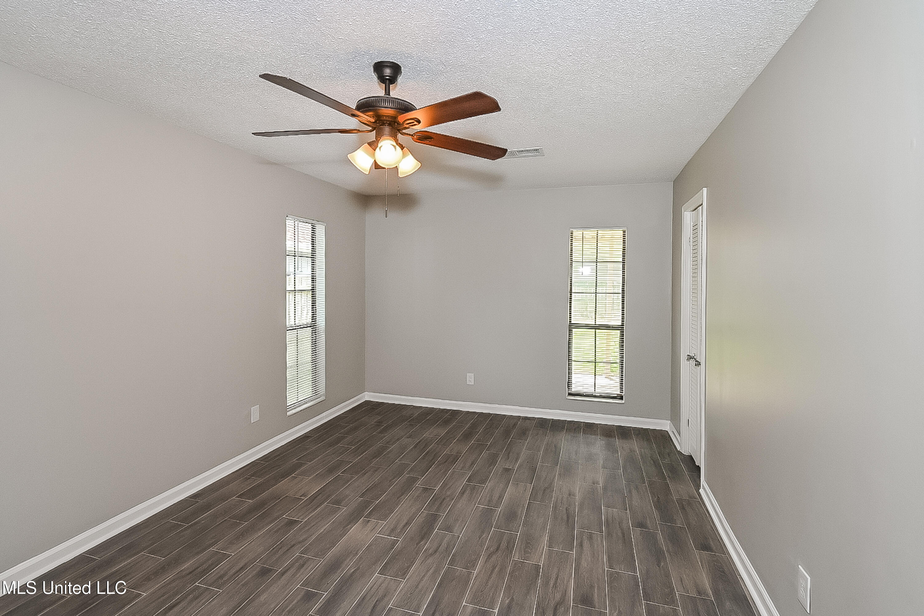 2895 Devon Circle Horn Lake, MS 38637 - Photo 9 of 15 010-photo-primary-bedroom-11346088