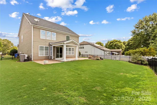 a view of a house with a backyard