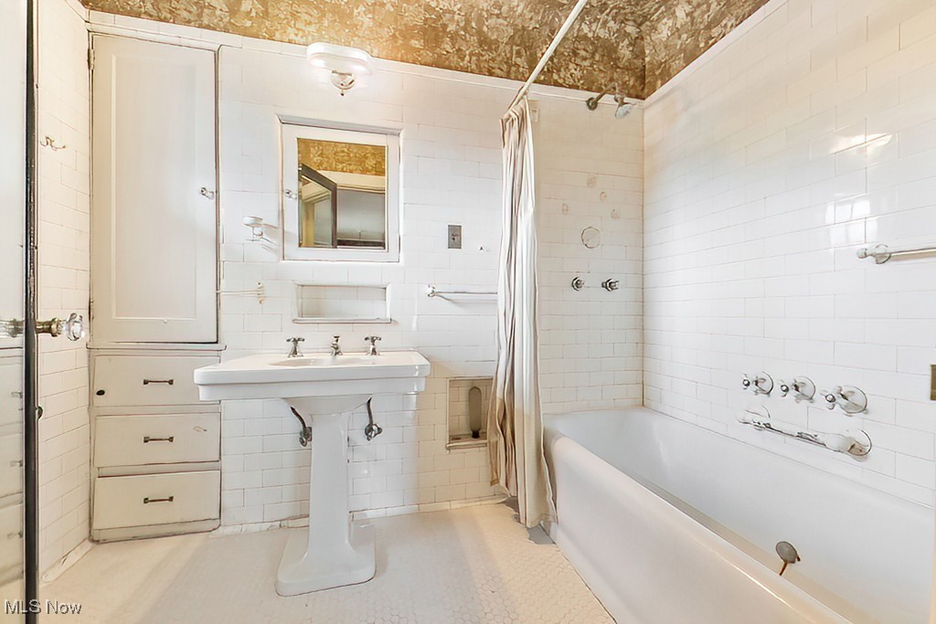 245 Merriman Road Akron, OH 44303 - Photo 34 of 49 Master Bathroom