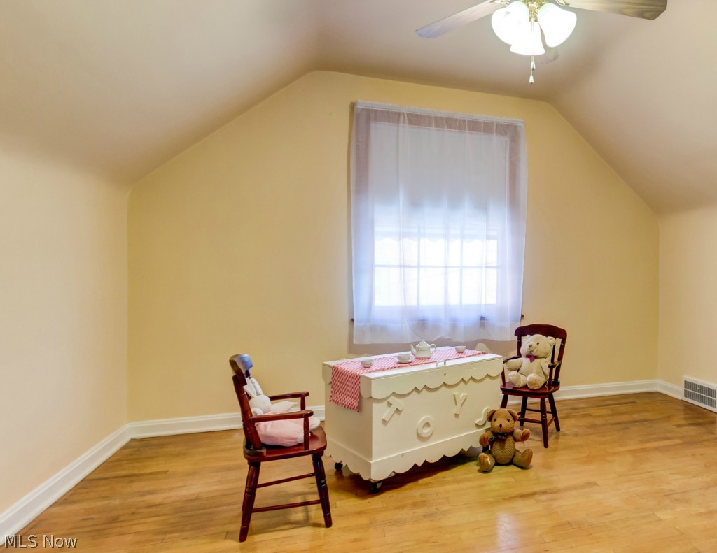 17622 Ingleside Road Cleveland, OH 44119 - Photo 15 of 22 Room for guests or cozy playtime!