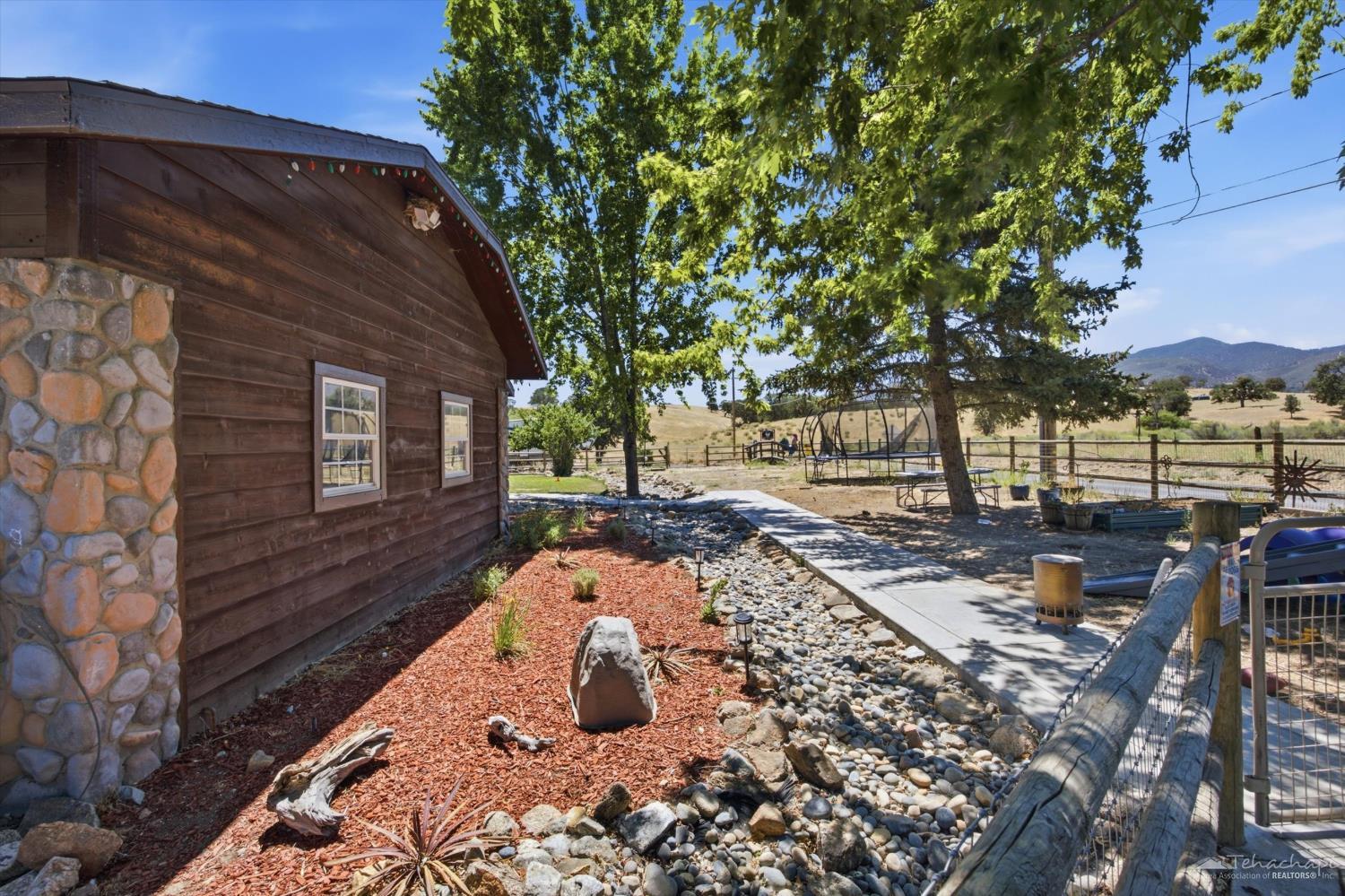 21801 Old Town Road Tehachapi, CA 93561 - Photo 33 of 38 Gallery Image 33