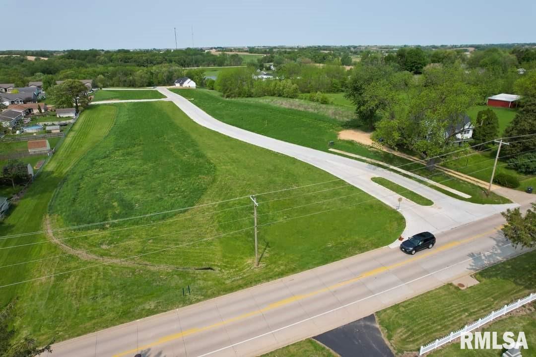 1805 Zara Clinton, IA 52732 - Photo 2 of 4 a view of a balcony with a yard