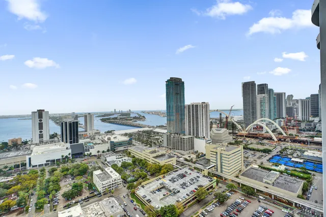 $5,250 | 1600 Northeast 1st Avenue, Unit 3420, Miami, FL 33132