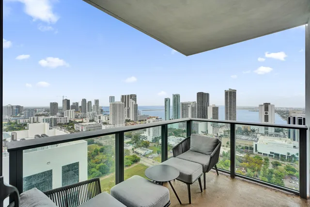 $5,250 | 1600 Northeast 1st Avenue, Unit 3420, Miami, FL 33132