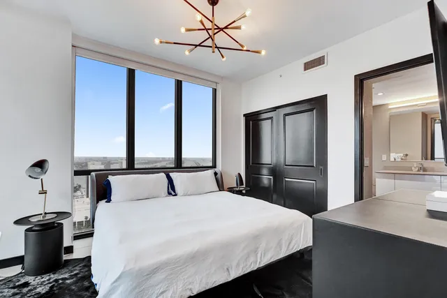 $5,250 | 1600 Northeast 1st Avenue, Unit 3420, Miami, FL 33132