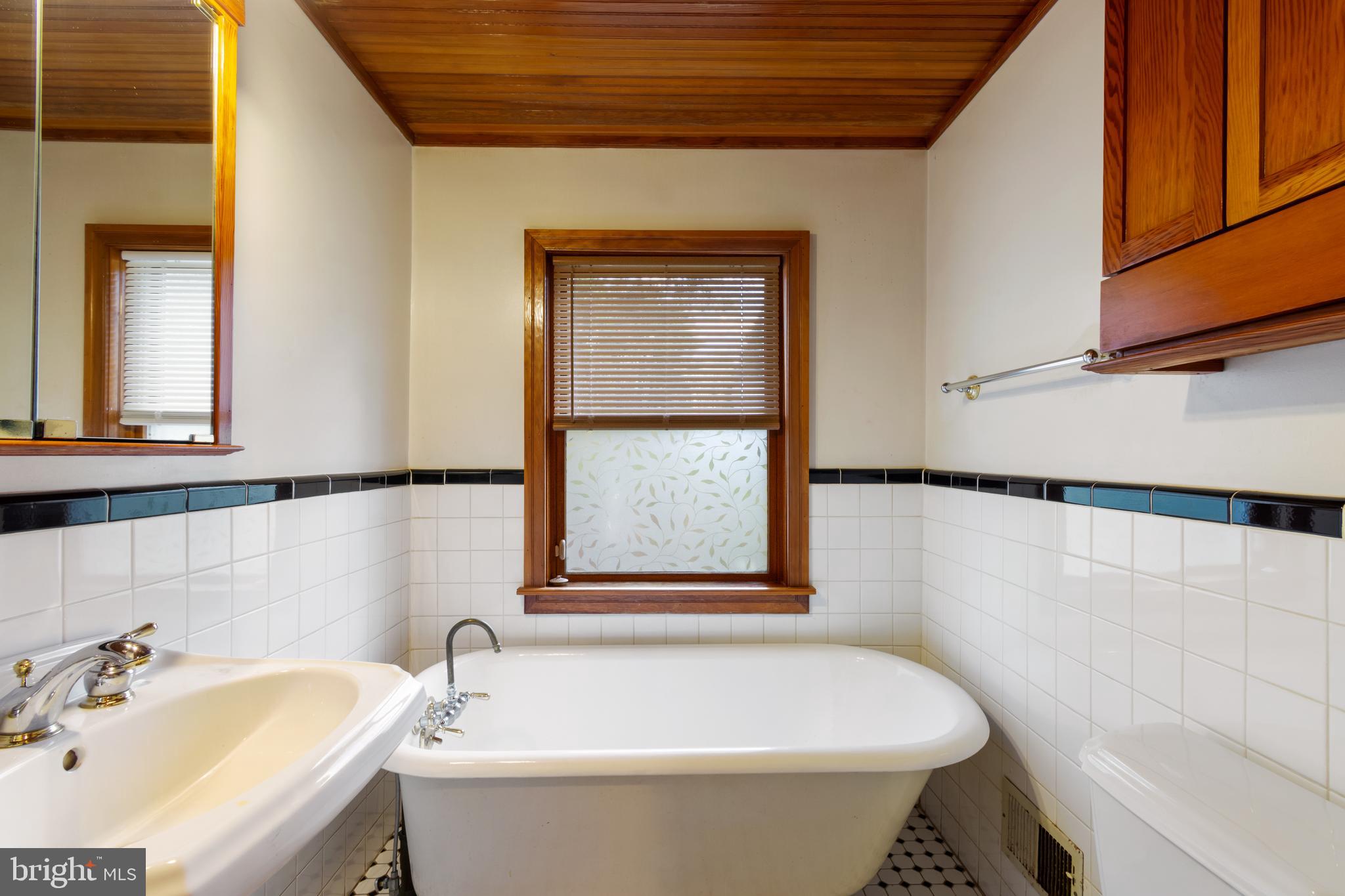 4100 Simpson Drive Westminster, MD 21158 - Photo 12 of 52 a bathroom with a sink and bathtub