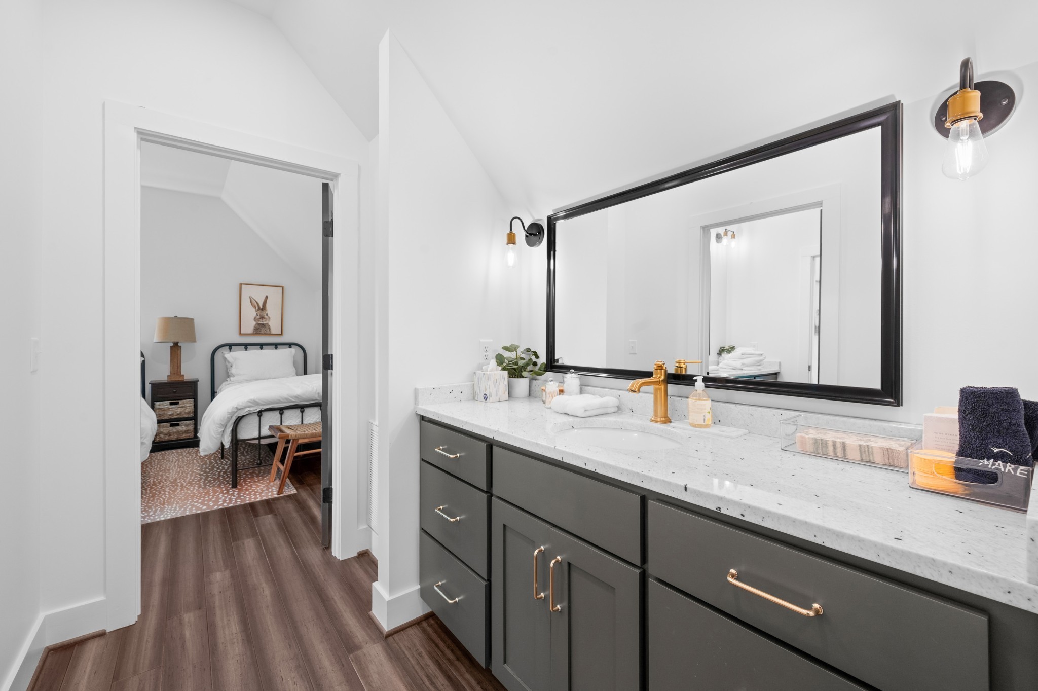 1912 Joppa Road Walling, TN 38587 - Photo 29 of 67 a en suite bathroom with a sink and mirror