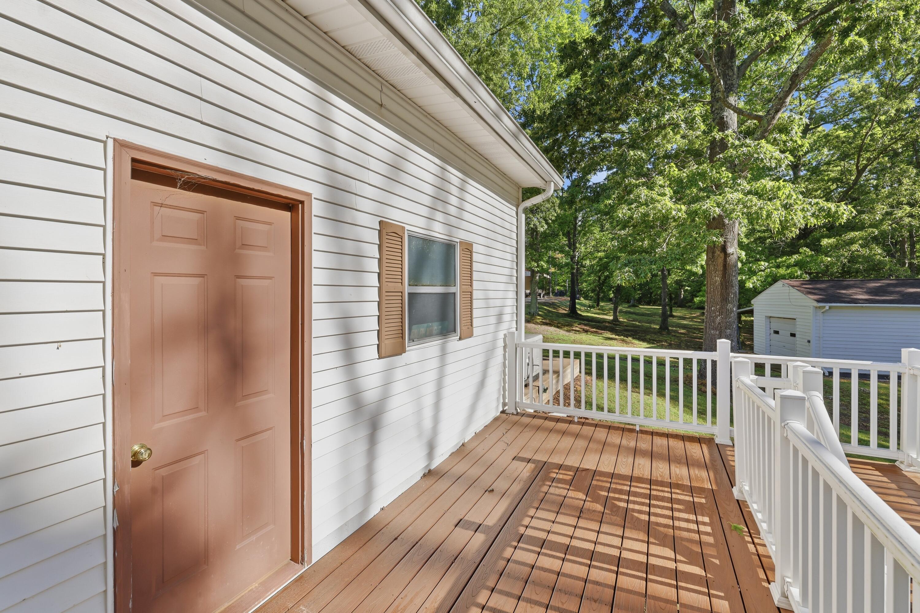 1130 Wright Road Murray, KY 42071 - Photo 28 of 35 Upstairs Deck