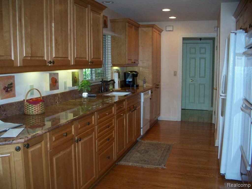 4718 Pickering Road Bloomfield Hills, MI 48301 - Photo 8 of 20 Custom Kitchen