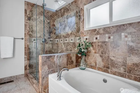 $1,525,000 | 3911 240th Place Southeast, Sammamish, WA 98029