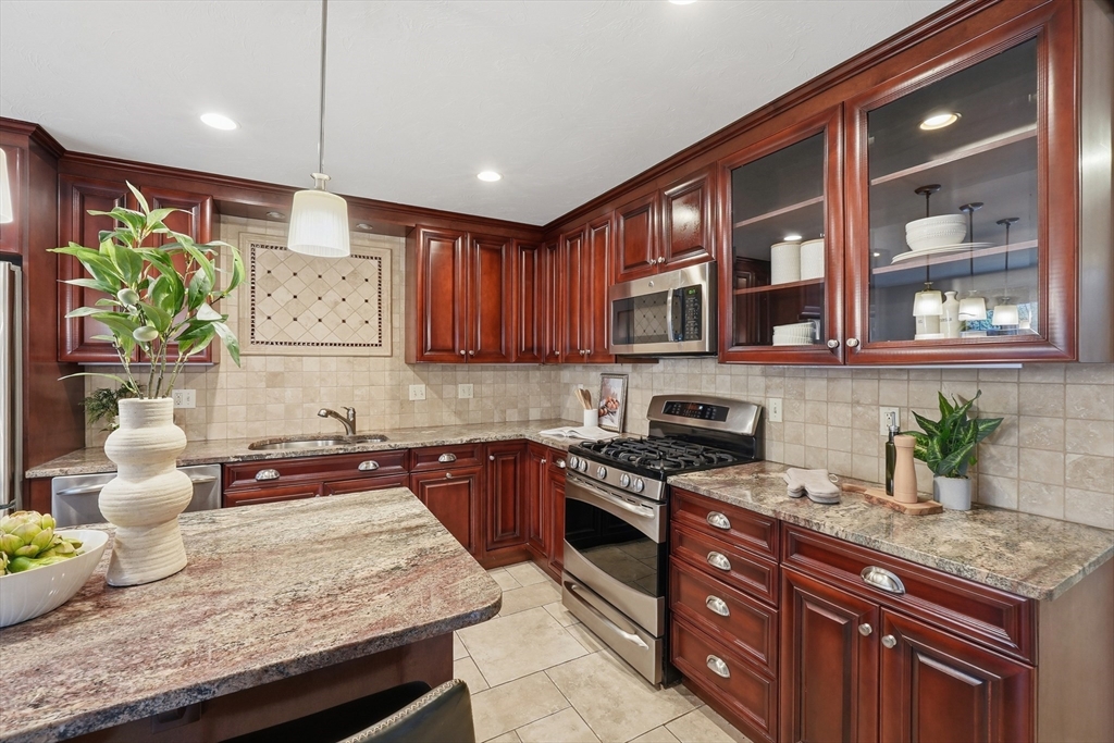 273 Belknap Road Framingham, MA 01701 - Photo 9 of 40