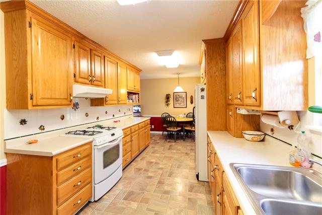 3858 Leanna Road Murfreesboro, TN 37129 - Photo 11 of 20 The oak cabinets also have crown molding!! Murfreesboro, TN 37129