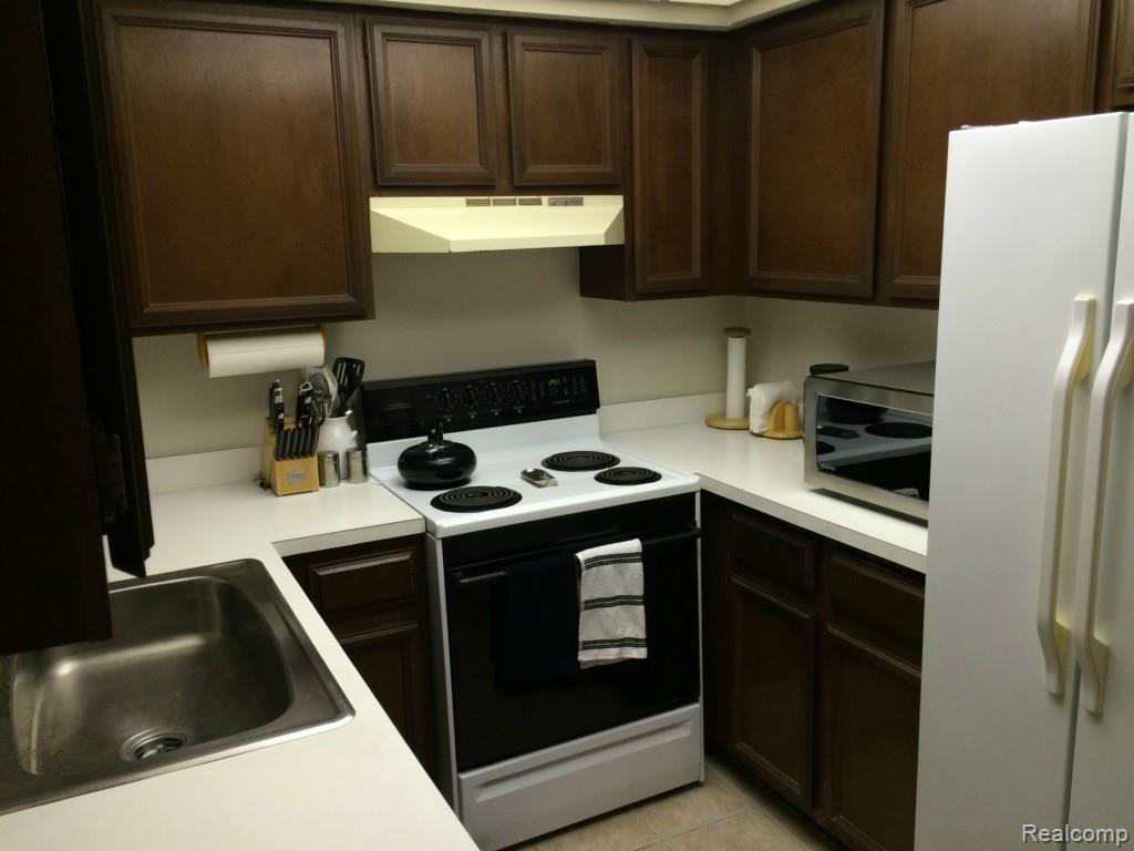 29620 Middlebelt Road, Unit 106 Farmington Hills, MI 48334 - Photo 8 of 32