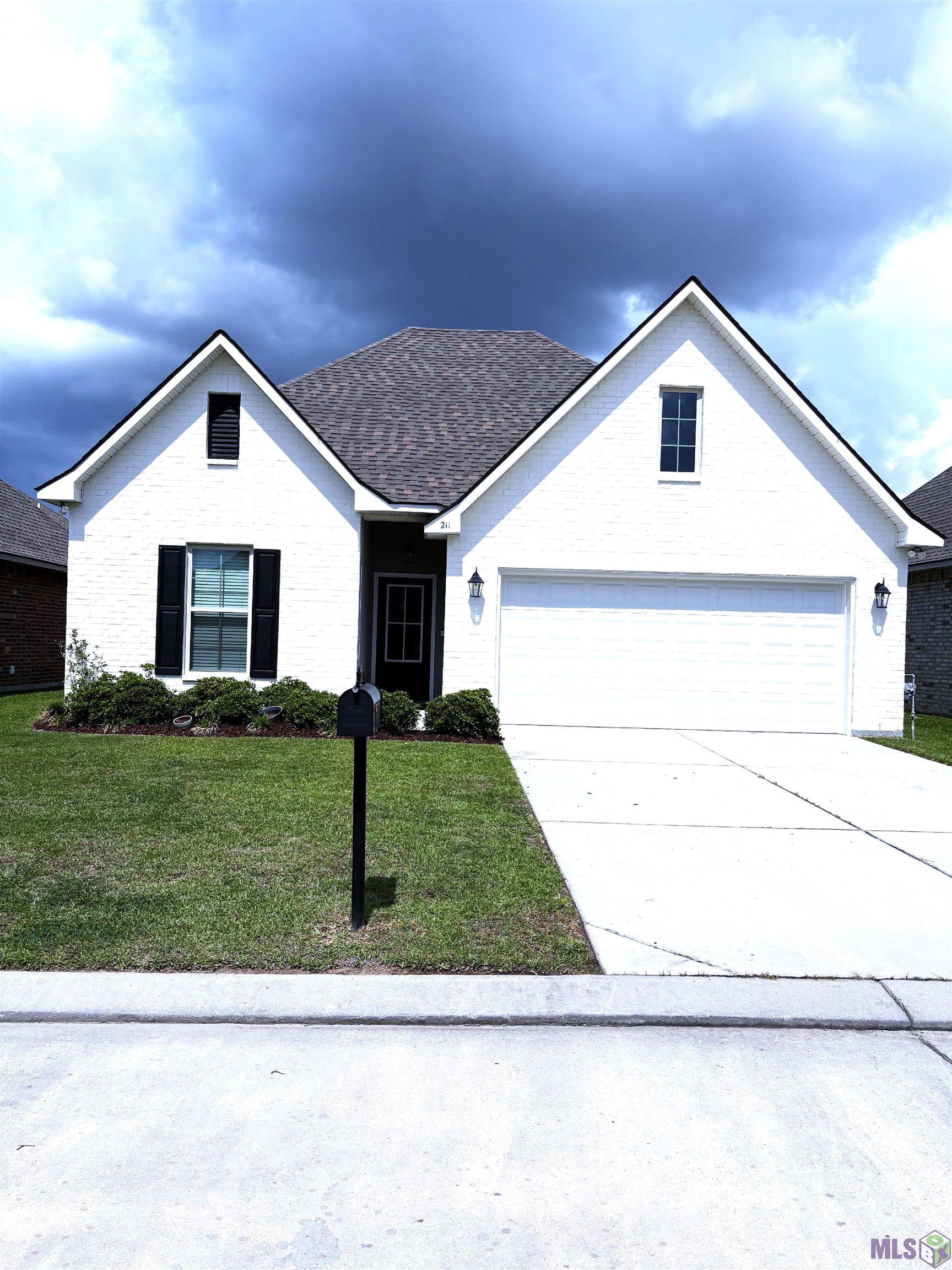 211 Magazine Loop Thibodaux, LA 70301 - Photo 1 of 12