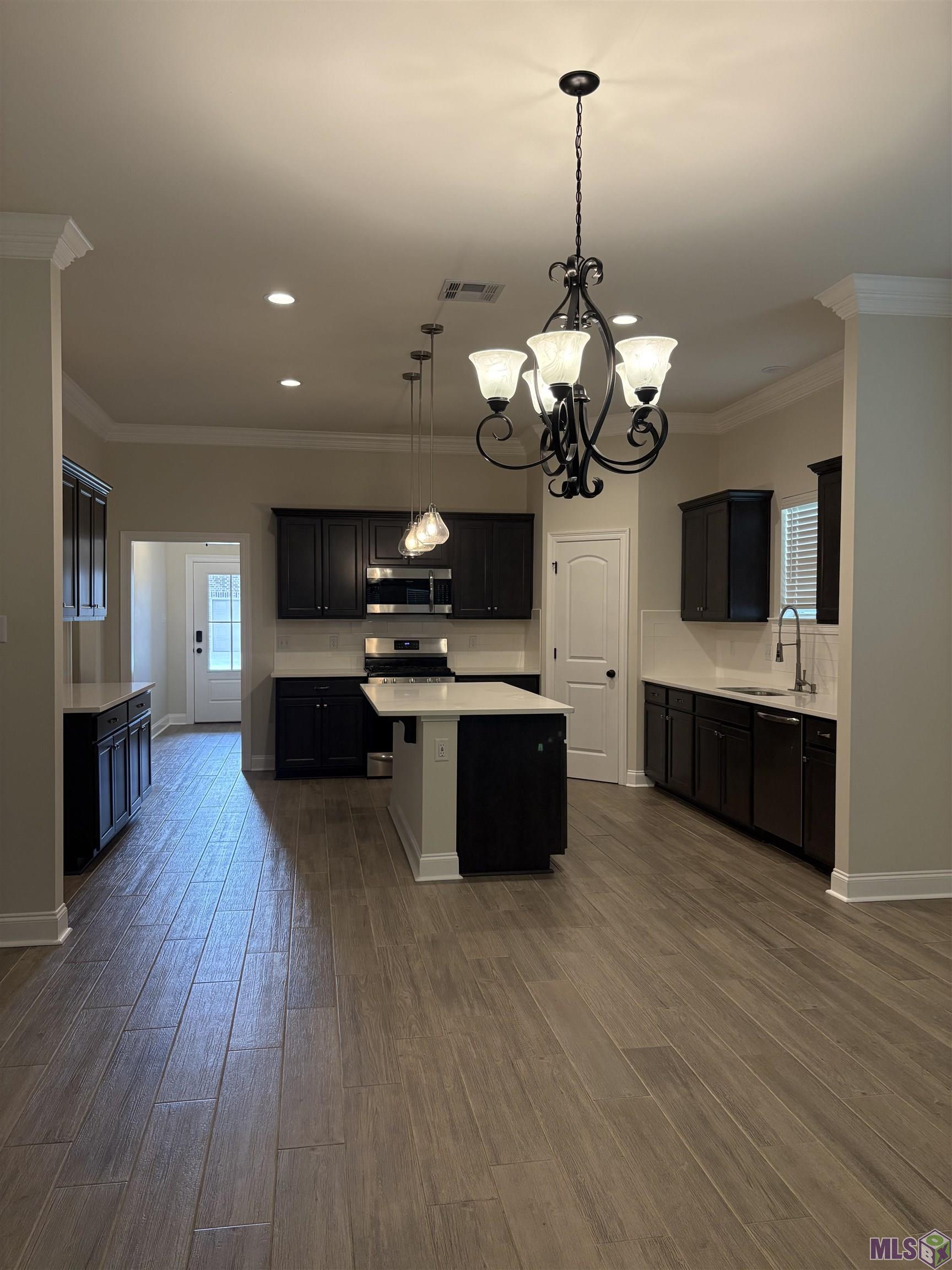 211 Magazine Loop Thibodaux, LA 70301 - Photo 3 of 12