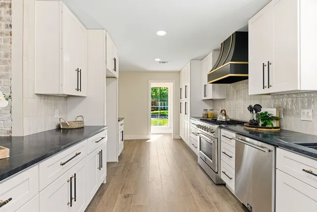 $585,700 | 12510 Deep Spring Lane, Houston, TX 77077