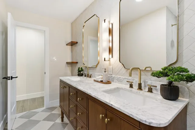 $585,700 | 12510 Deep Spring Lane, Houston, TX 77077