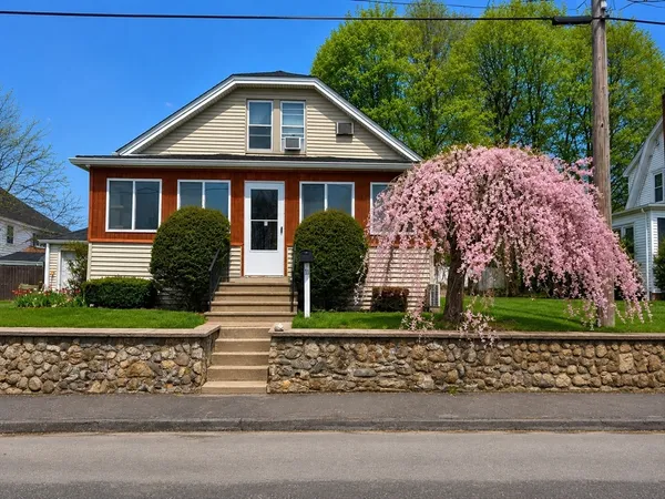 $385,000 | 11 Everett Avenue, Webster, MA 01570
