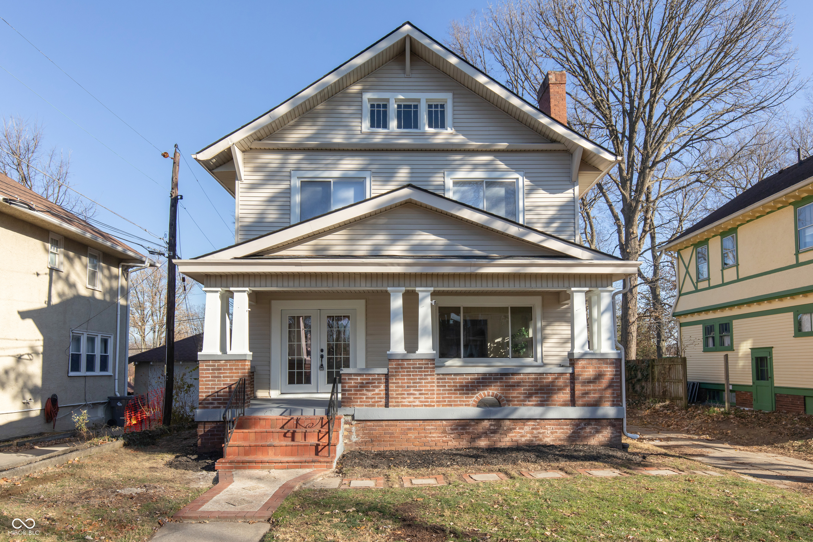 561 Central Ct South