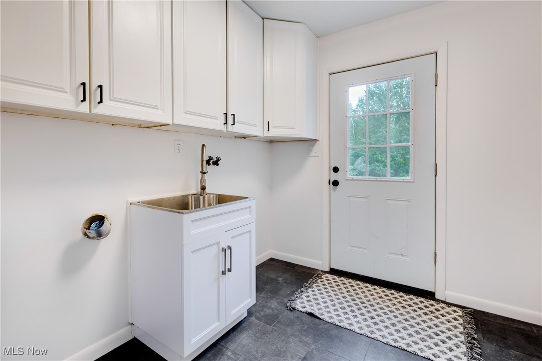 3691 Lyntz Road Warren, OH 44481 - Photo 12 of 36 Laundry room with baseboards and a sink