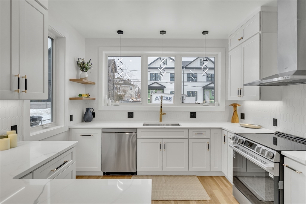 19 Keith Street, Unit 2 Watertown, MA 02472 - Photo 4 of 34