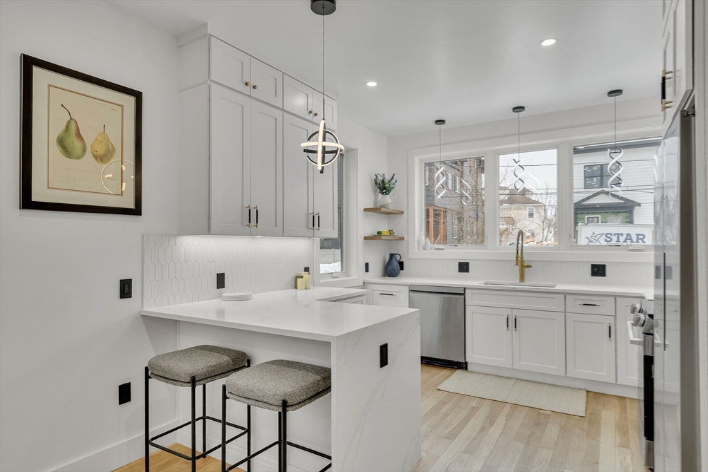 19 Keith Street, Unit 2 Watertown, MA 02472 - Photo 5 of 34