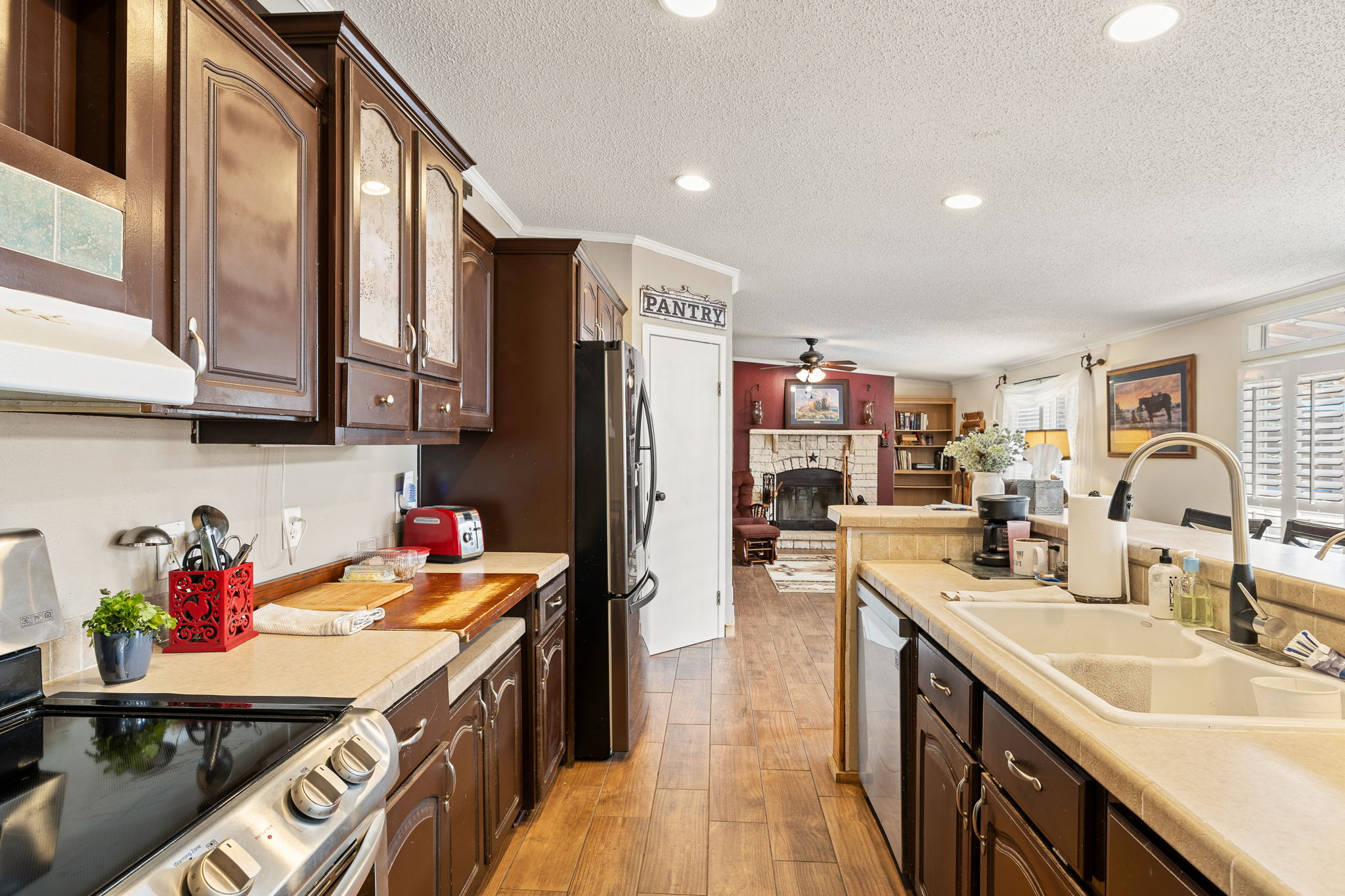 541 Hidden Oaks Drive Elgin, TX 78621 - Photo 11 of 40 Lots of storage and the sink area faces a VIEW!