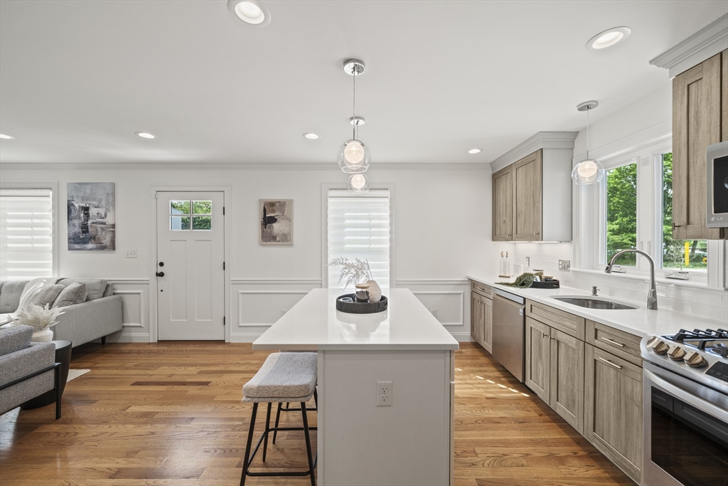 61 Gale Street, Unit 1 Waltham, MA 02453 - Photo 5 of 42
