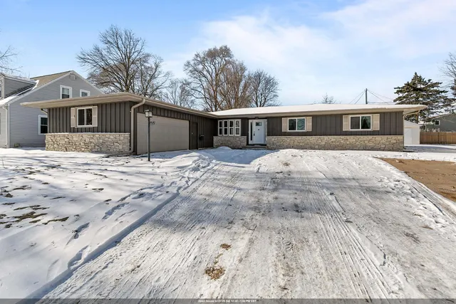 $389,900 | 655 South Park Avenue, Neenah, WI 54956