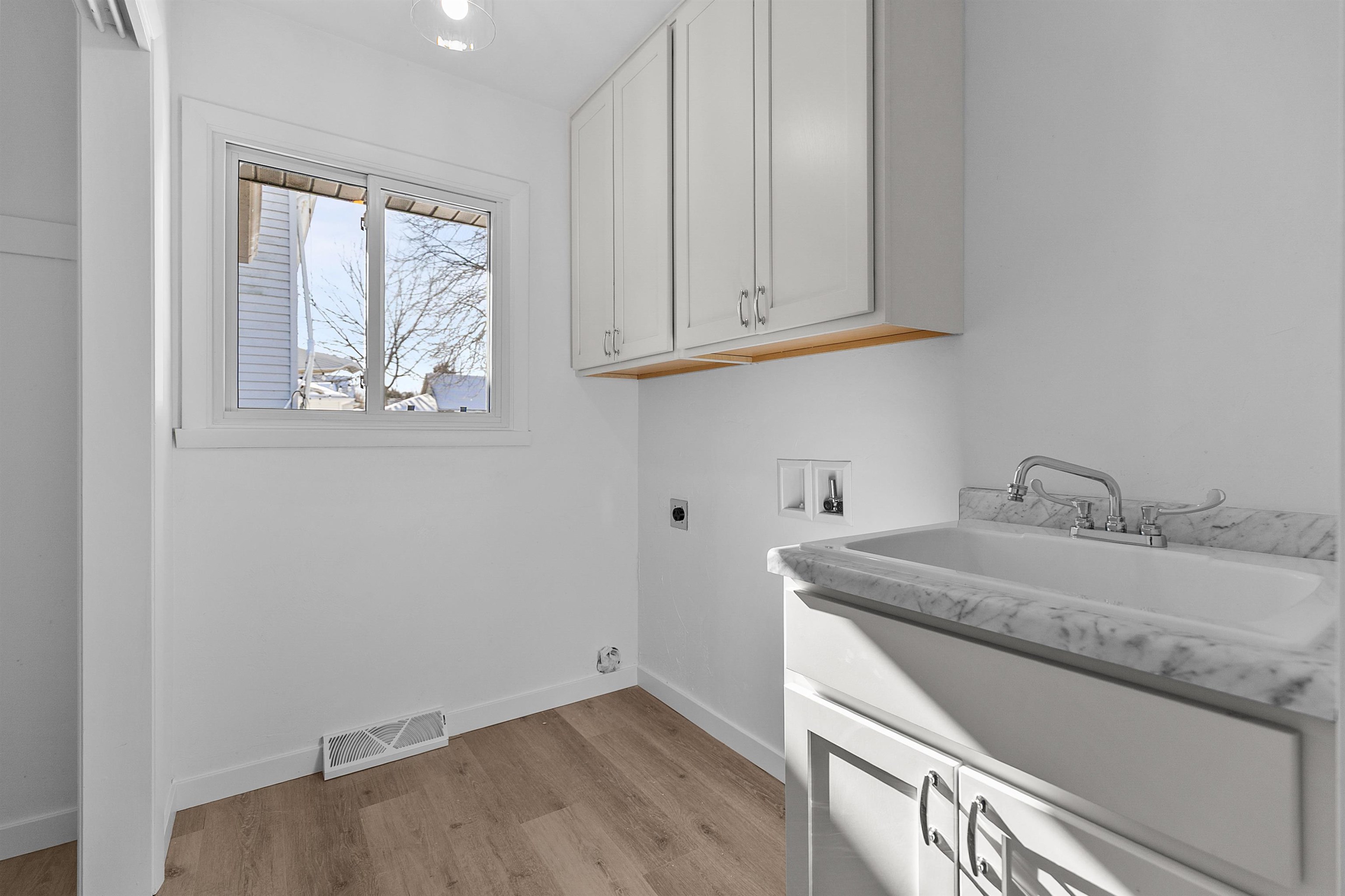 655 South Park Avenue Neenah, WI 54956 - Photo 27 of 31