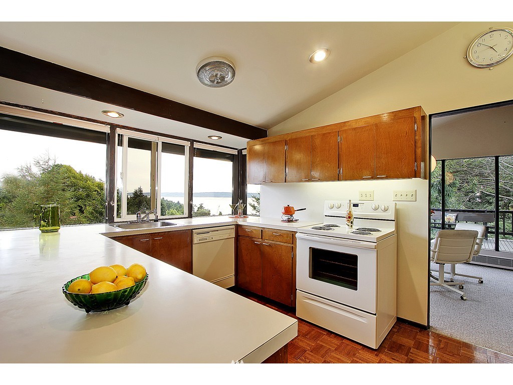 8465 Tillicum Road Southwest Seattle, WA 98136 - Photo 13 of 24 Gallery Image 13
