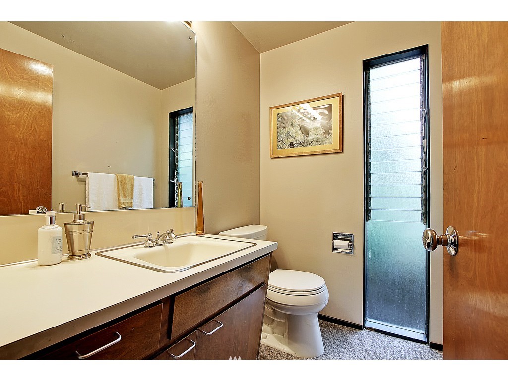 8465 Tillicum Road Southwest Seattle, WA 98136 - Photo 20 of 24 Gallery Image 20
