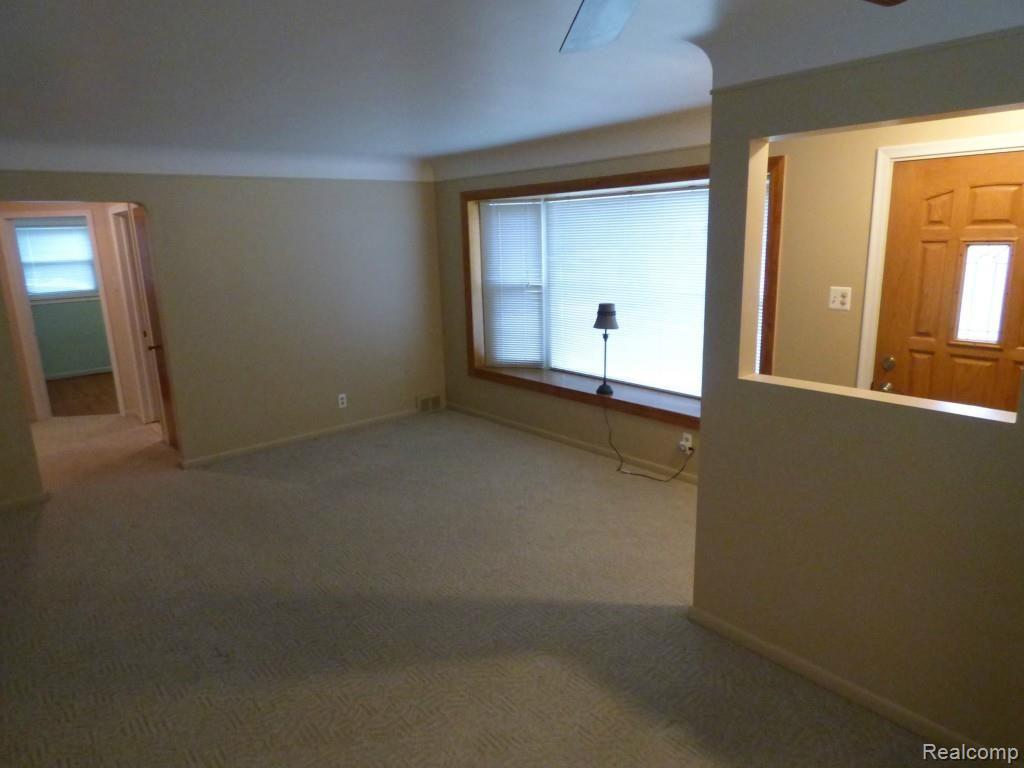 9818 Farmington Road Livonia, MI 48150 - Photo 7 of 34 P1080220.jpg