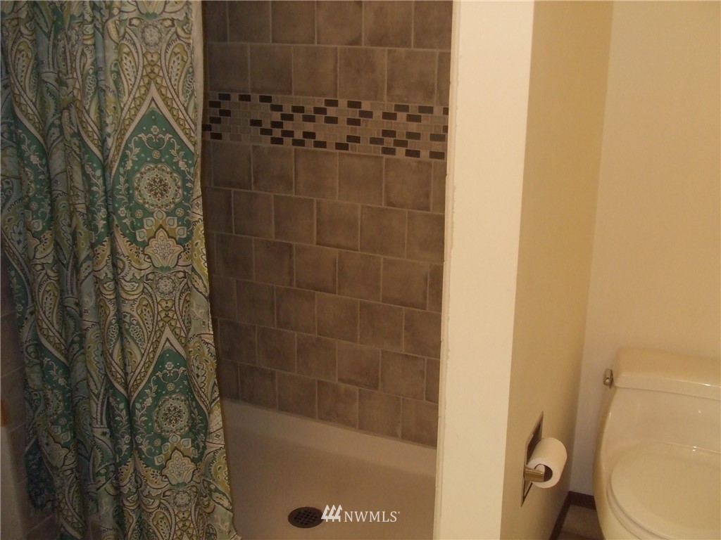 8516 184th Street Southwest Edmonds, WA 98026 - Photo 13 of 25 Gallery Image 13