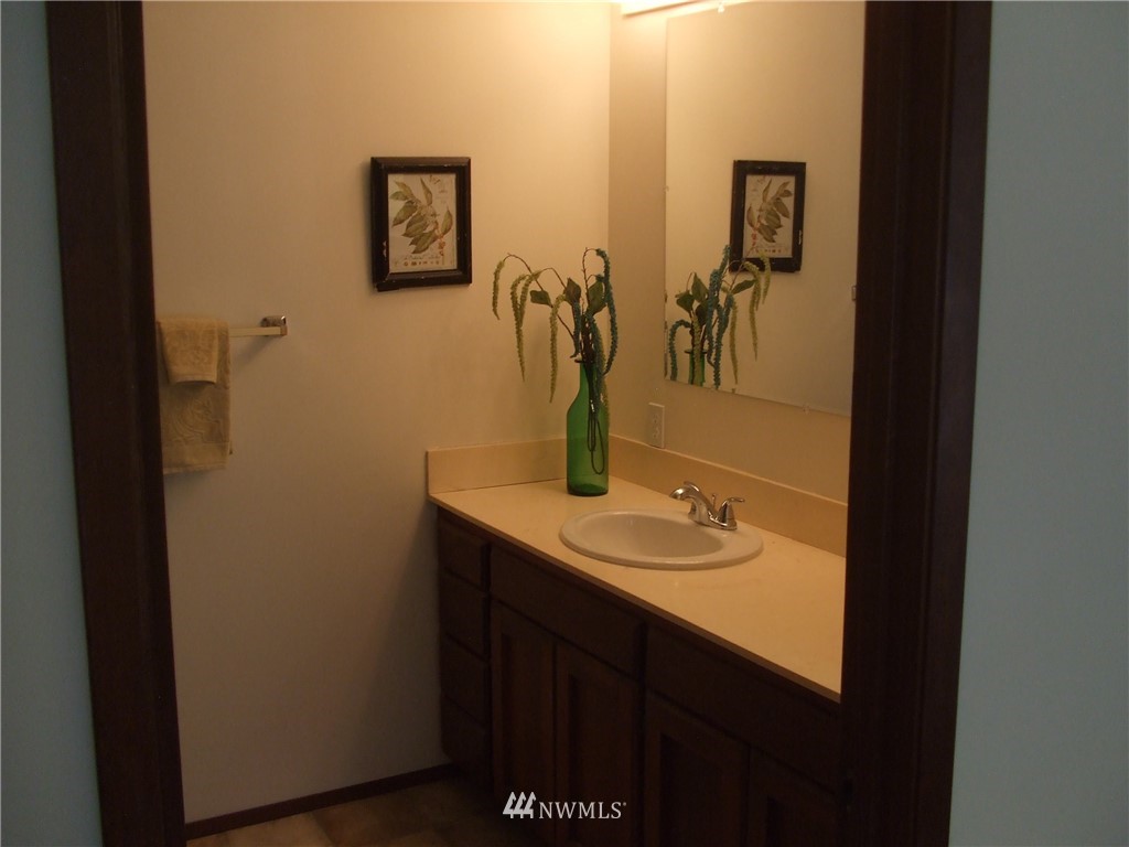 8516 184th Street Southwest Edmonds, WA 98026 - Photo 14 of 25 Gallery Image 14