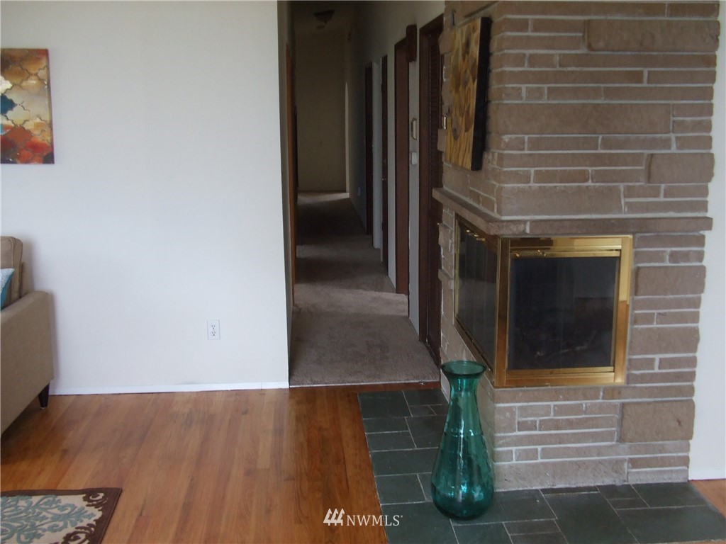 8516 184th Street Southwest Edmonds, WA 98026 - Photo 4 of 25 Gallery Image 4