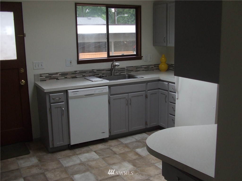 8516 184th Street Southwest Edmonds, WA 98026 - Photo 7 of 25 Gallery Image 7