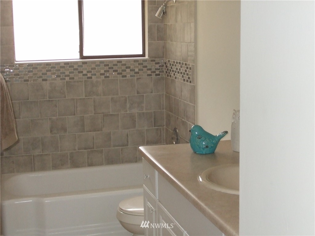 8516 184th Street Southwest Edmonds, WA 98026 - Photo 9 of 25 Gallery Image 9