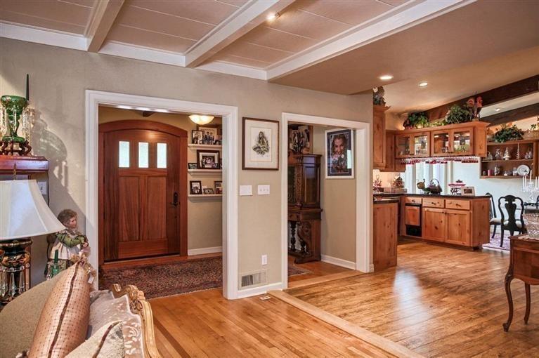 12125 Agate Road Eagle Point, OR 97524 - Photo 12 of 35 High end finishes throughout this amazin