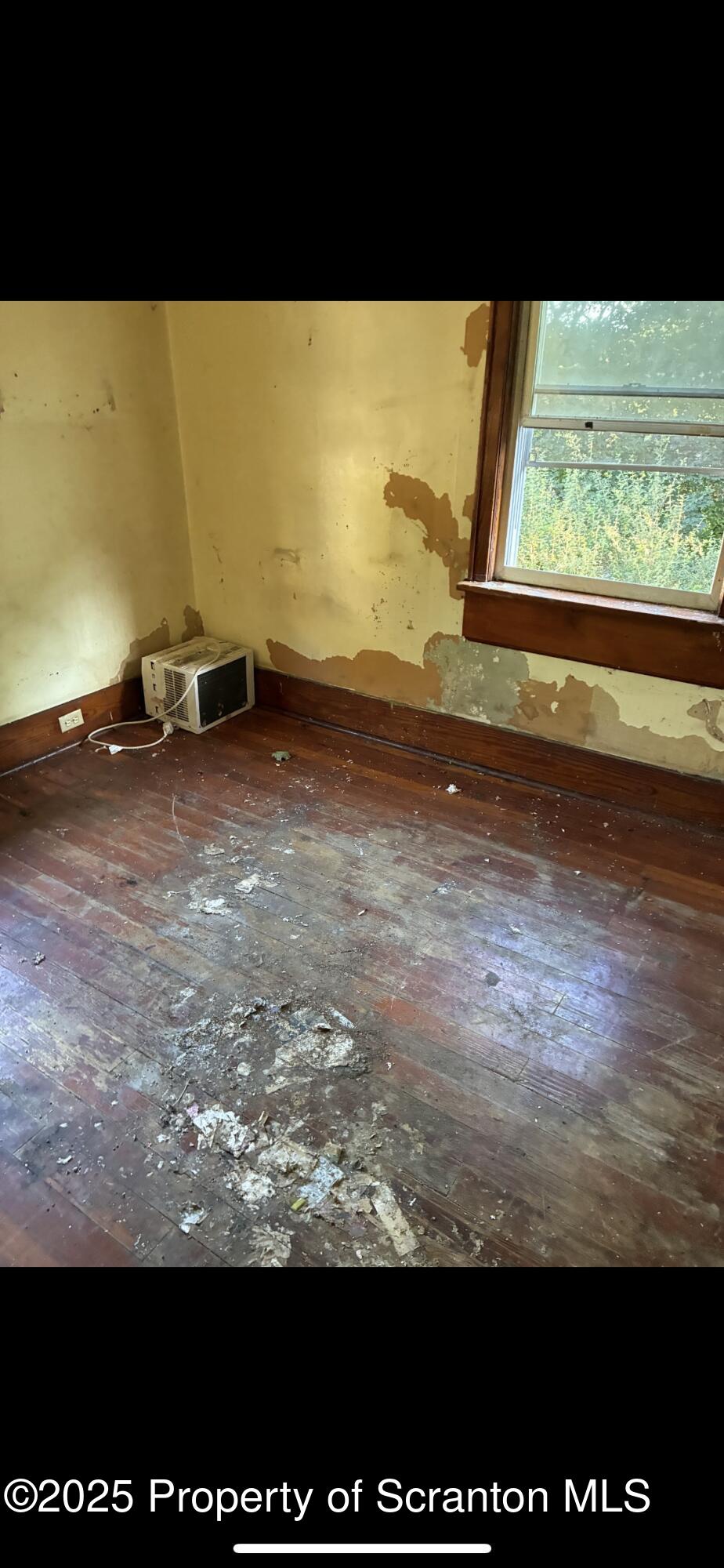 2136 North Main Avenue Scranton, PA 18508 - Photo 12 of 18 a view of an ocean from a floor