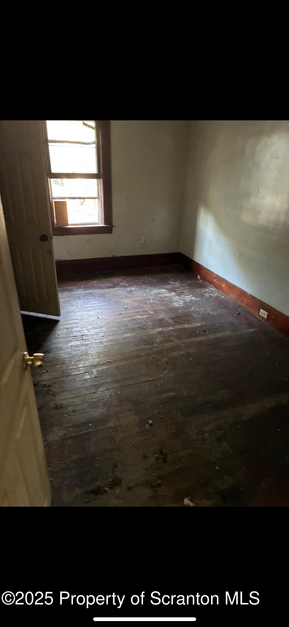 2136 North Main Avenue Scranton, PA 18508 - Photo 13 of 18 a view of room with window