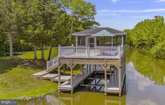 a view of a house with backyard porch and patio