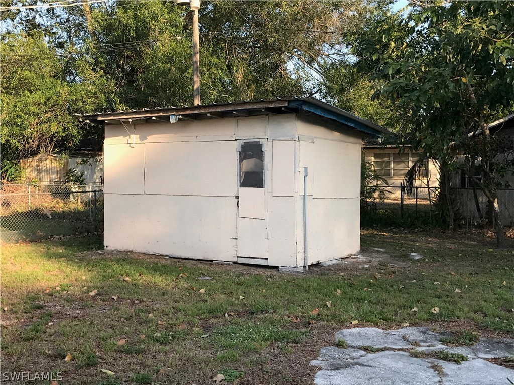 12631 Fourth Street Fort Myers, FL 33905 - Photo 14 of 16 a backyard of a house with lots of green space